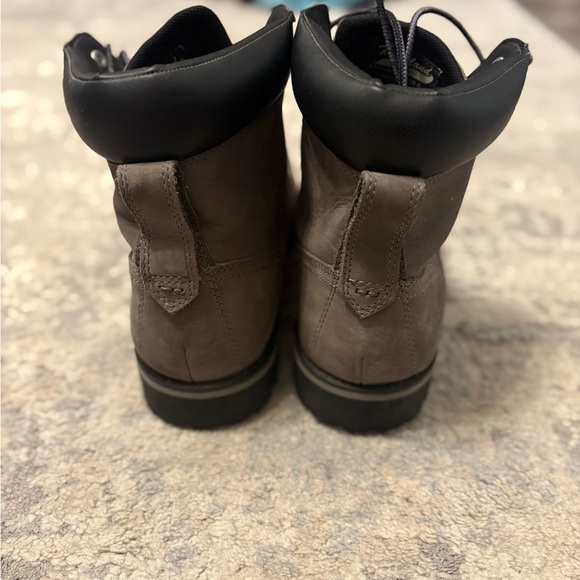 VGUC Timberland Men\'s gray boots size 11